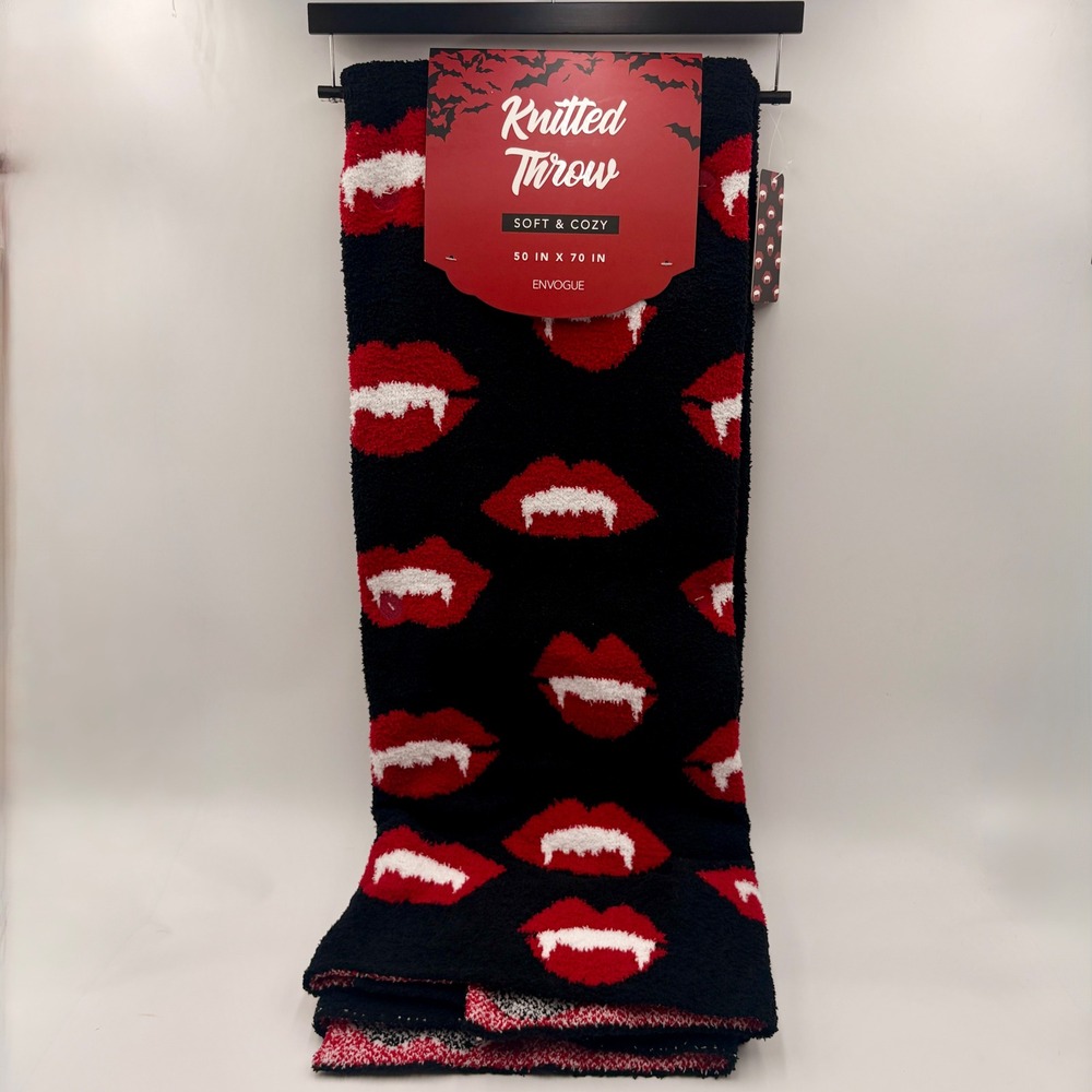 EnVogue Vampire Lips Fangs Knitted Throw Blanket Black Red Halloween 50x70 NEW